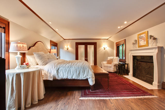 205 Franklin Road Glencoe, IL 60022 - Photo 14 of 25 a bedroom with bed and a fireplace