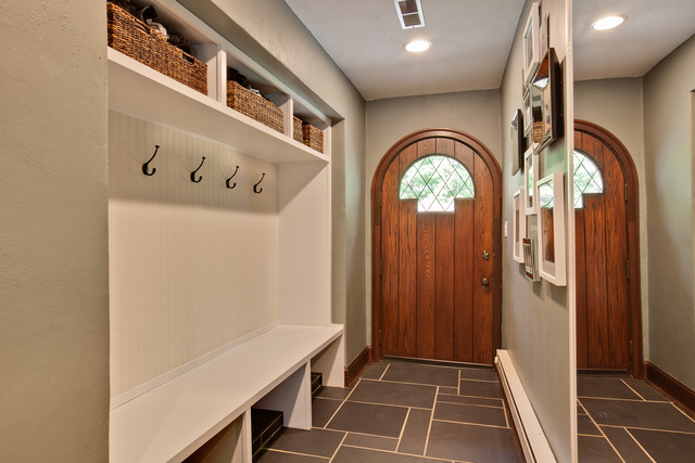 205 Franklin Road Glencoe, IL 60022 - Photo 17 of 25 a view of entryway with a front door