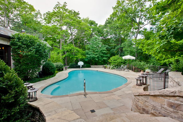 205 Franklin Road Glencoe, IL 60022 - Photo 21 of 25 a small pool with lawn chairs and wooden fence
