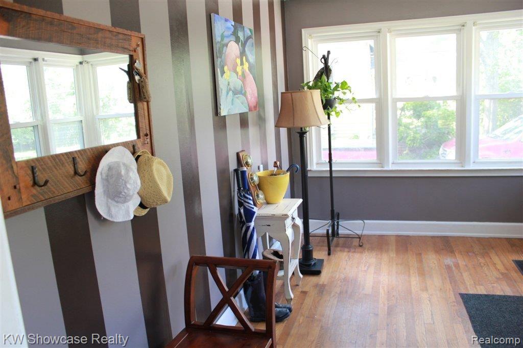 3176 Midvale Drive Rochester, MI 48309 - Photo 11 of 24 Large Foyer/Sitting area
