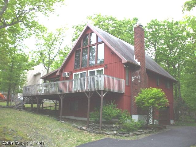 18 Cherry Ridge Road Bushkill, PA 18324 - Photo 1 of 16 a front view of a house with garden