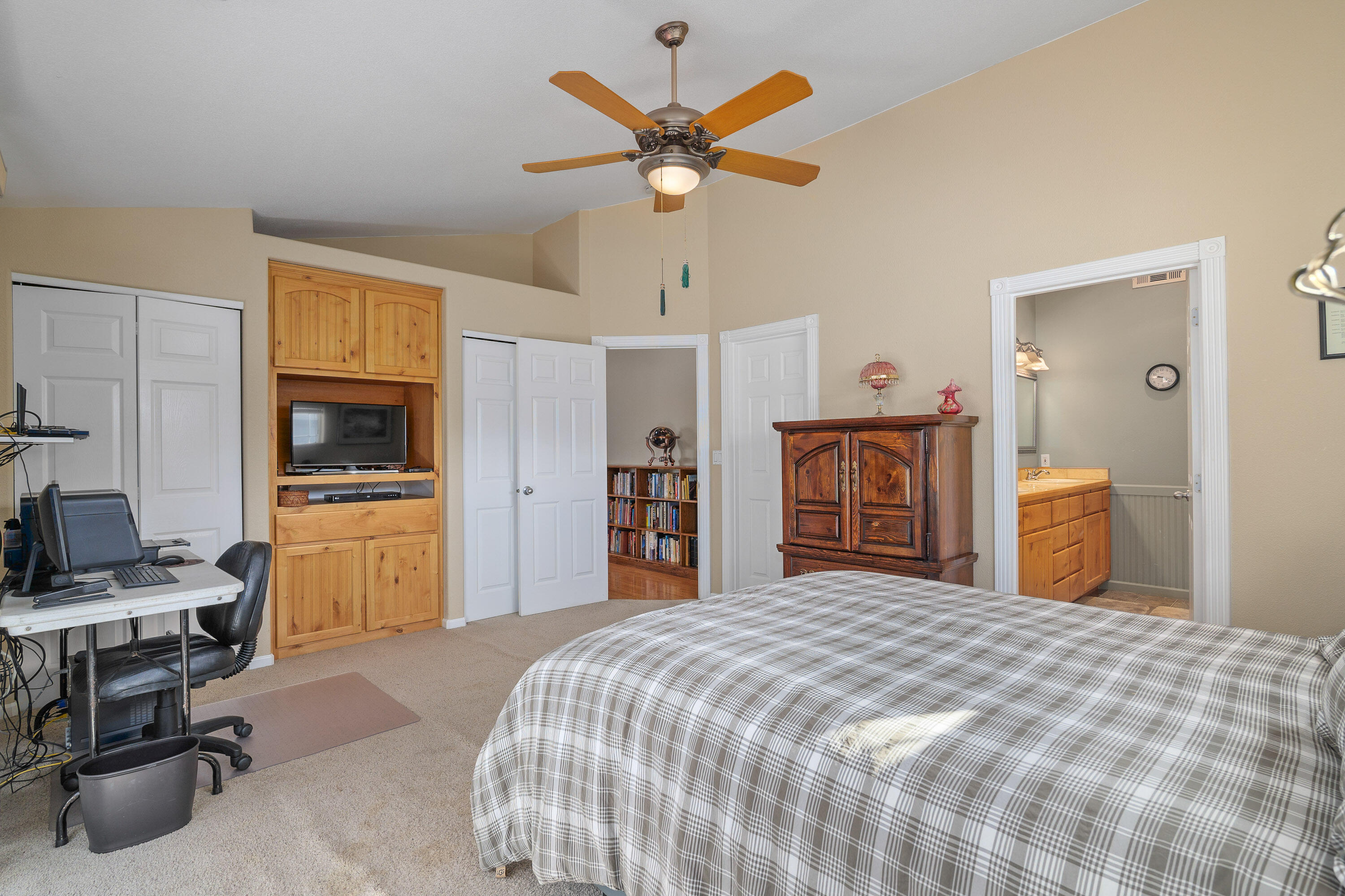 3391 Merlin Road Grants Pass, OR 97526 - Photo 16 of 45 3391MerlinRd-015
