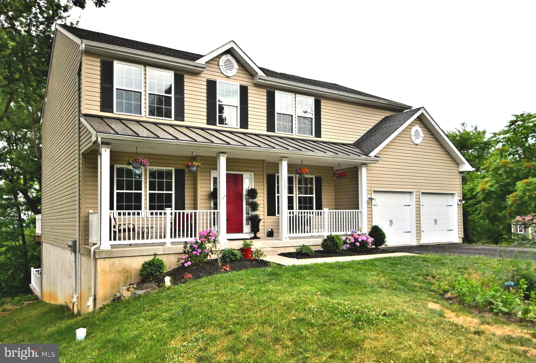 Front of house-2 car garage