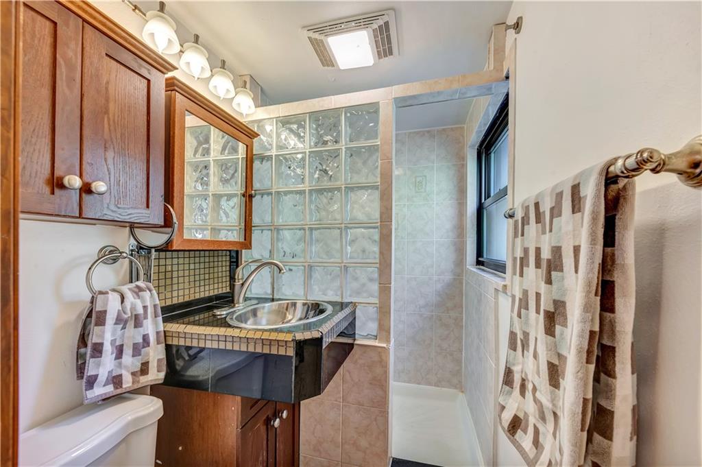 1009 Fiddleback Drive McKees Rocks, PA 15136 - Photo 13 of 23 Master Bathroom