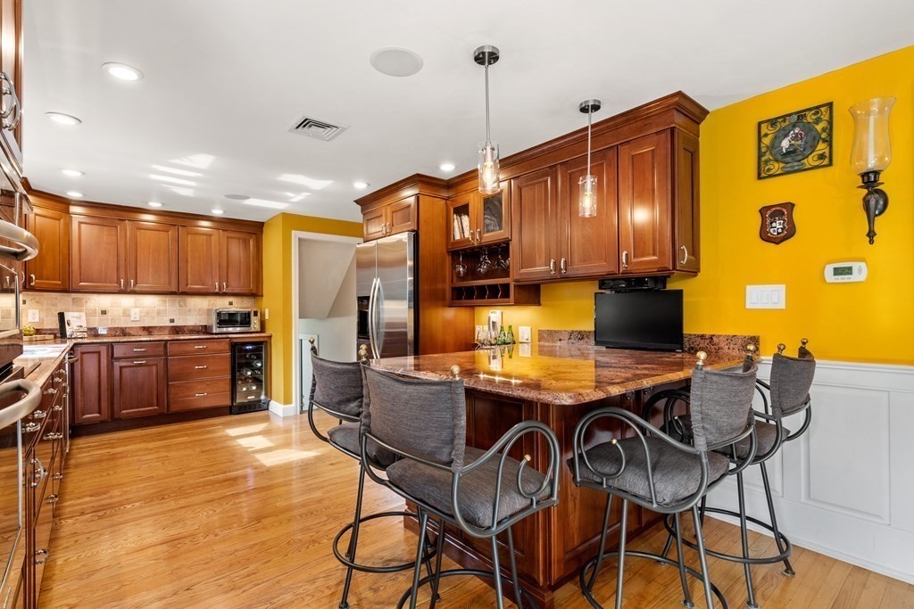 62 Tomahawk Road Arlington, MA 02474 - Photo 10 of 41