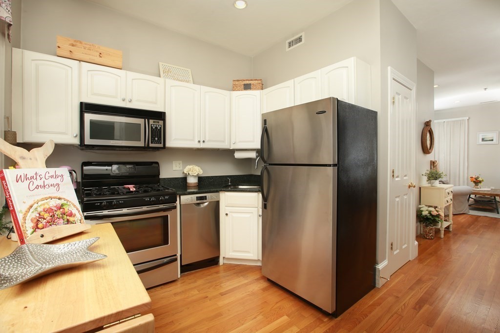 292 E Street, Unit 1 Boston, MA 02127 - Photo 4 of 7