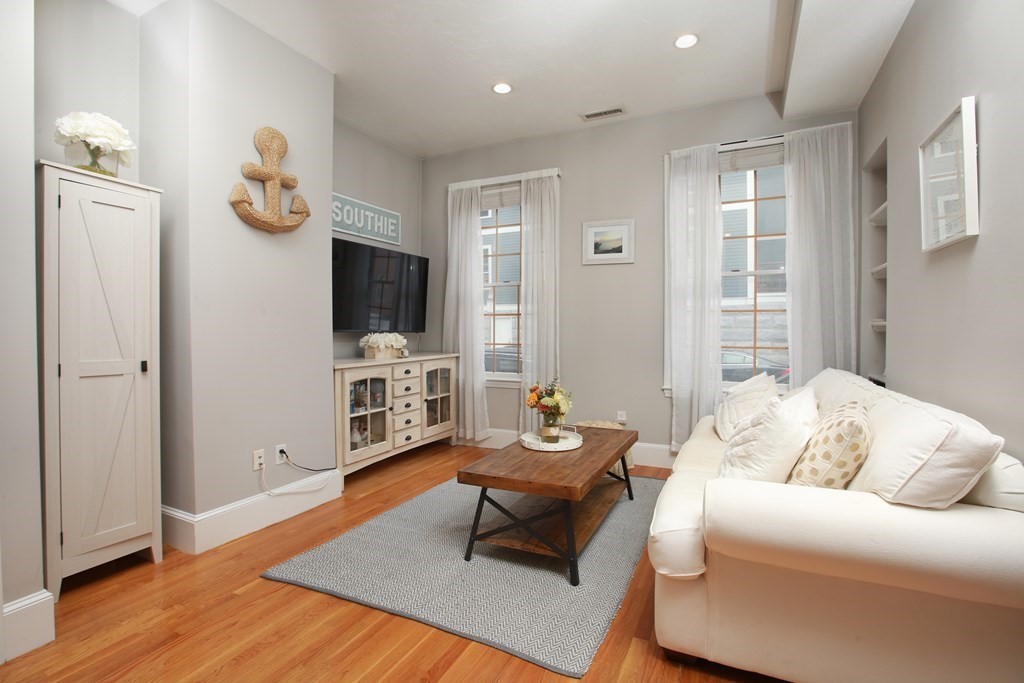 292 E Street, Unit 1 Boston, MA 02127 - Photo 5 of 7