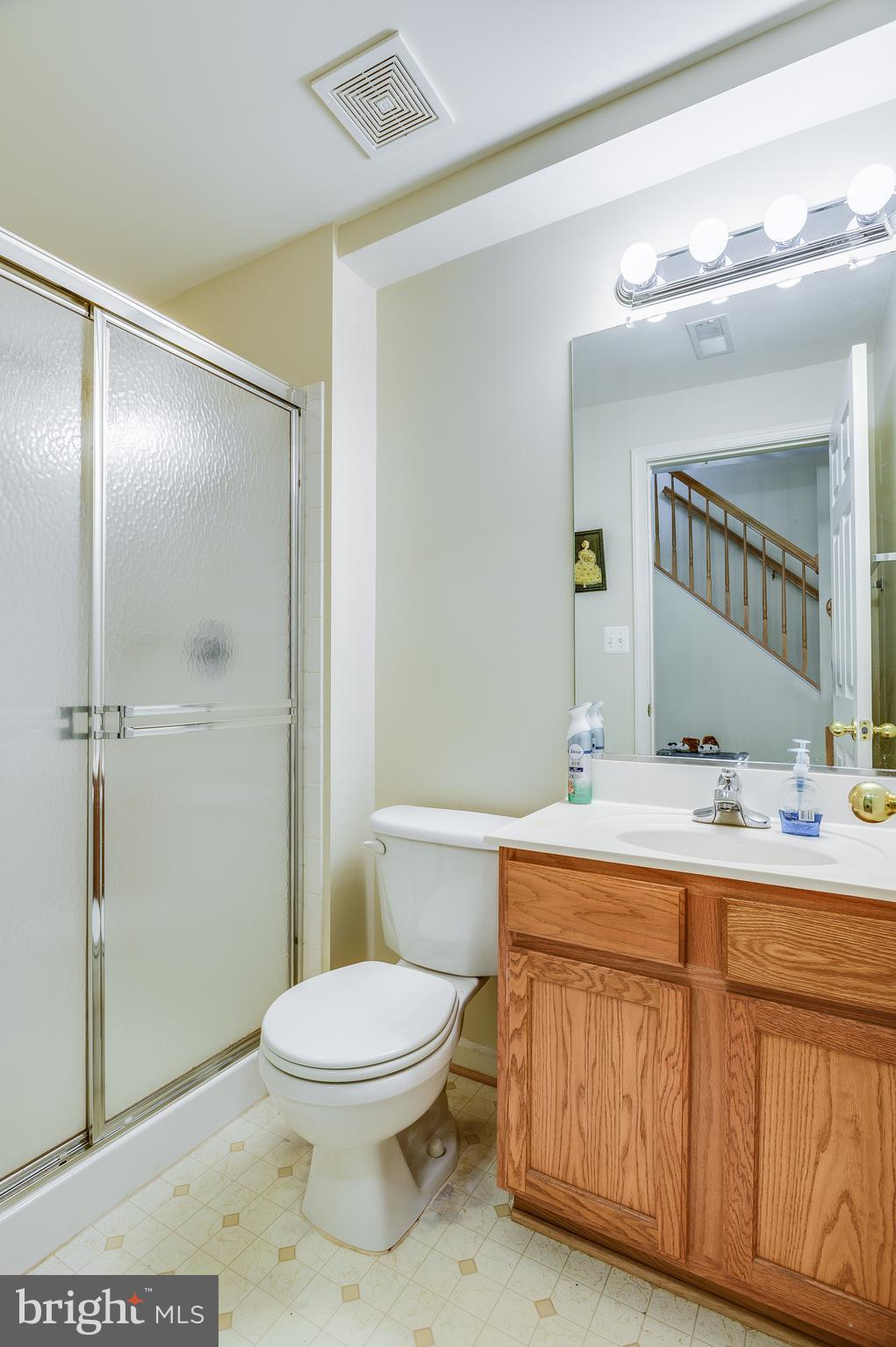 3306 Yellow Flower Road Laurel, MD 20724 - Photo 22 of 30 Upper Level Hallway Full Bath