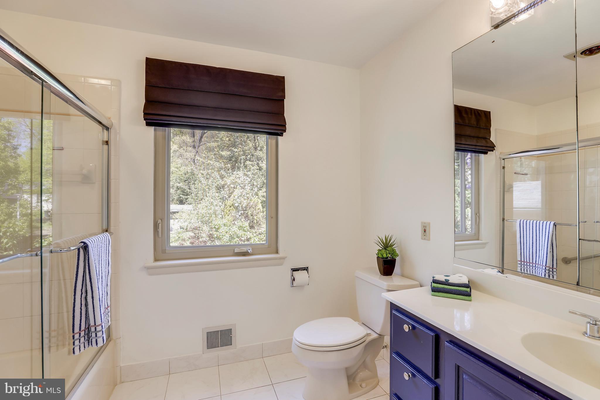 10300 Inwood Avenue Silver Spring, MD 20902 - Photo 11 of 30 Bath