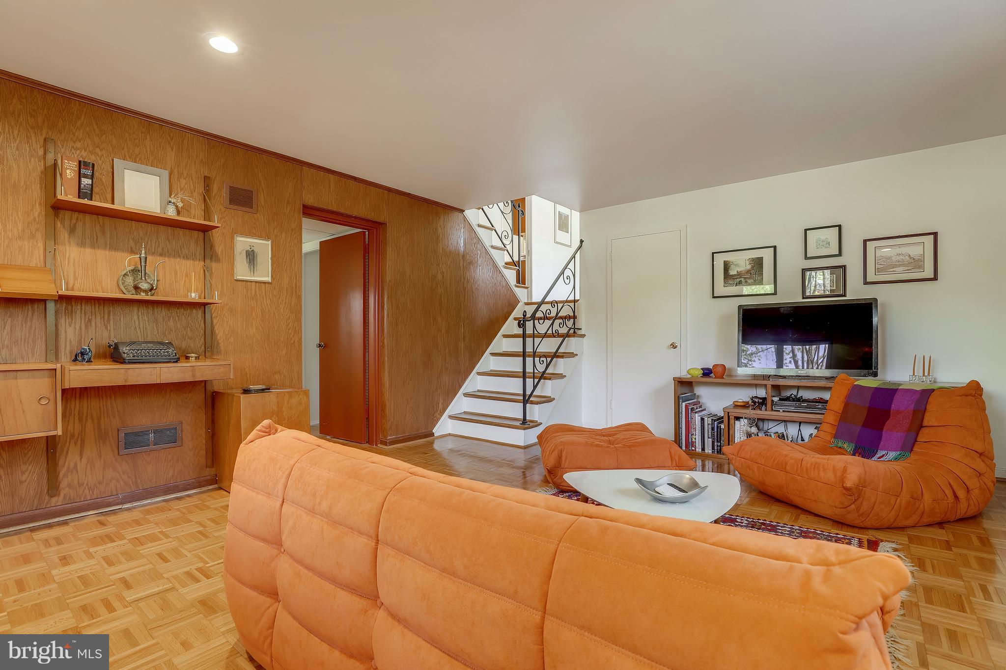 10300 Inwood Avenue Silver Spring, MD 20902 - Photo 16 of 30 Family Room