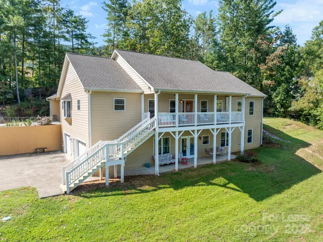 a view of a house with a yard and plants
