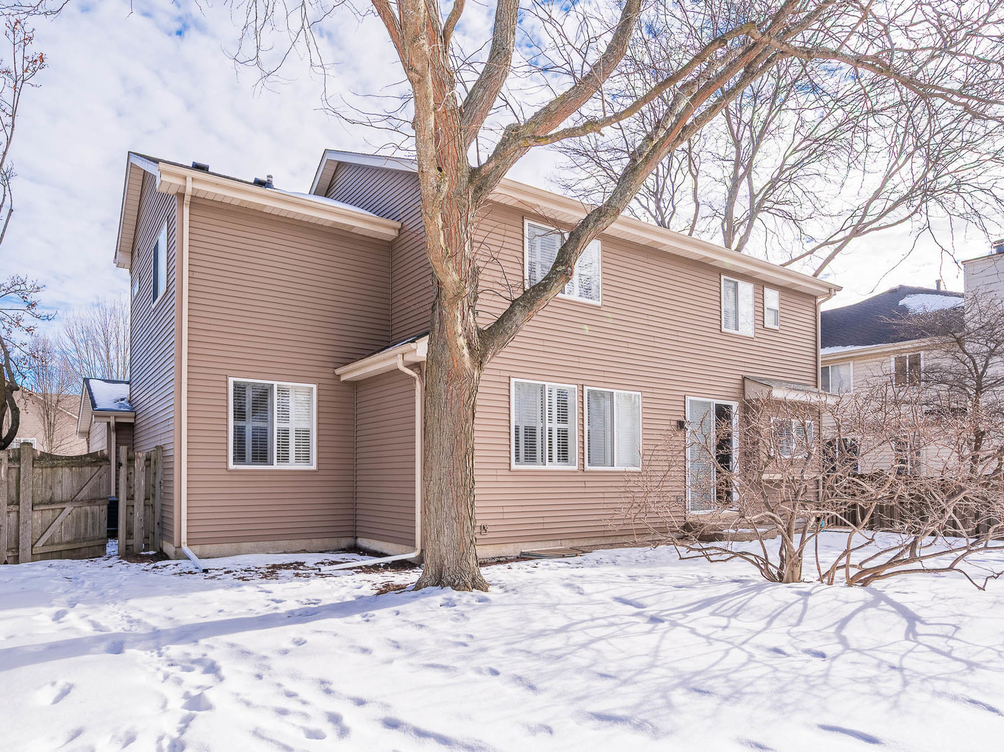 498 Capital Lane Gurnee, IL 60031 - Photo 14 of 15 a backyard of a house