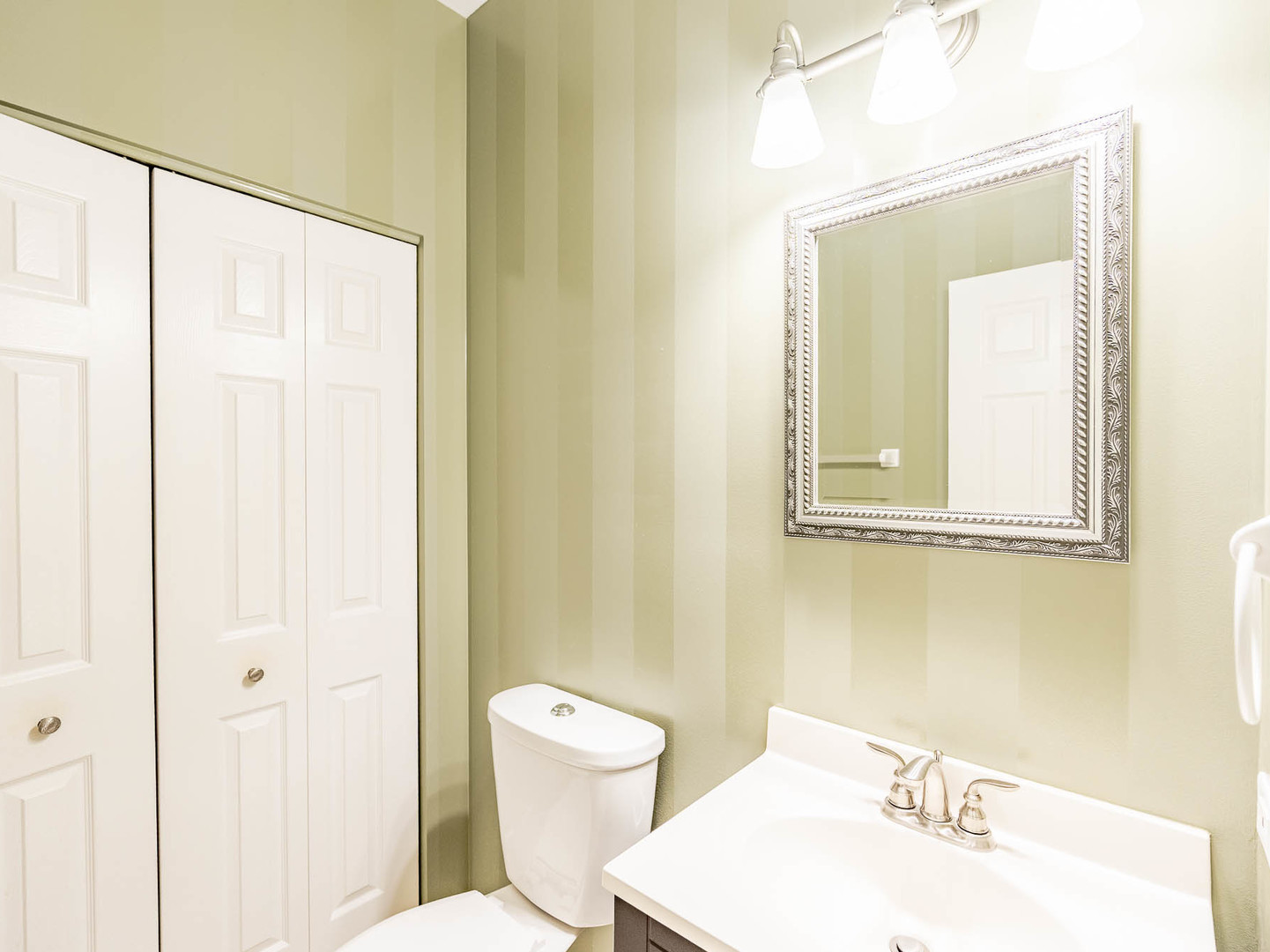 498 Capital Lane Gurnee, IL 60031 - Photo 5 of 15 a bathroom with a sink a toilet and mirror