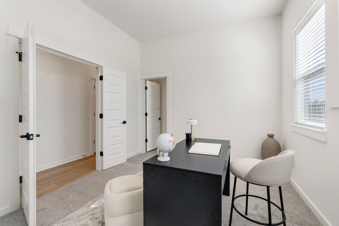 1215 Sampson Street Houston, TX 77003 - Photo 25 of 35 A versatile secondary bedroom with its own ensuite bathroom.