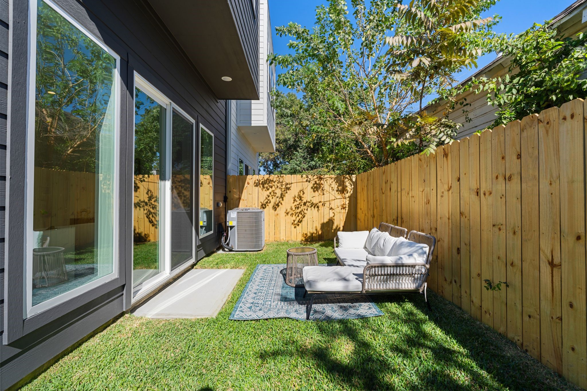 1215 Sampson Street Houston, TX 77003 - Photo 33 of 35 Outside enjoy the privacy of a fenced backyard.