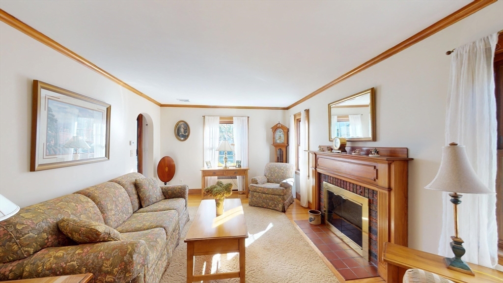 37 Hobomack Road Quincy, MA 02169 - Photo 8 of 41 Gallery Image 8