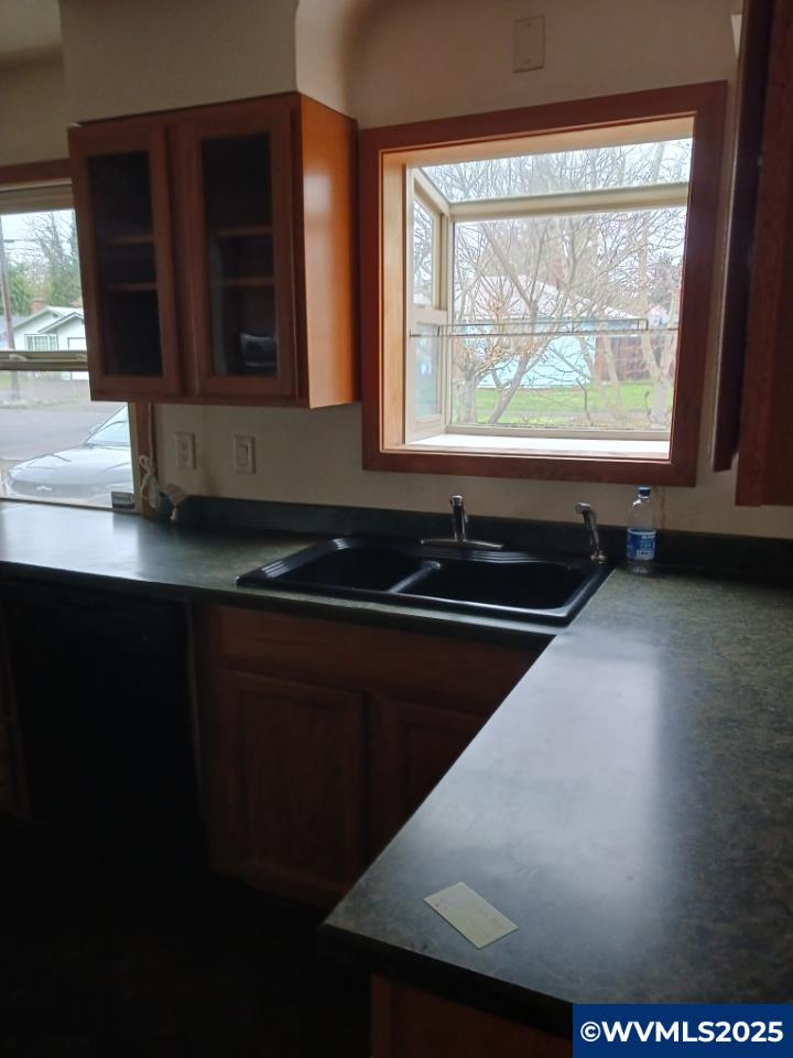 994 Cleveland Street Lebanon, OR 97355 - Photo 6 of 19 Gallery Image 6