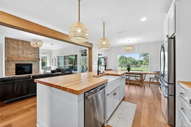 $735,000 | 402 Kiowa Drive West, Gainesville, TX 76240