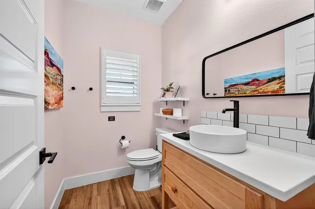 $735,000 | 402 Kiowa Drive West, Gainesville, TX 76240