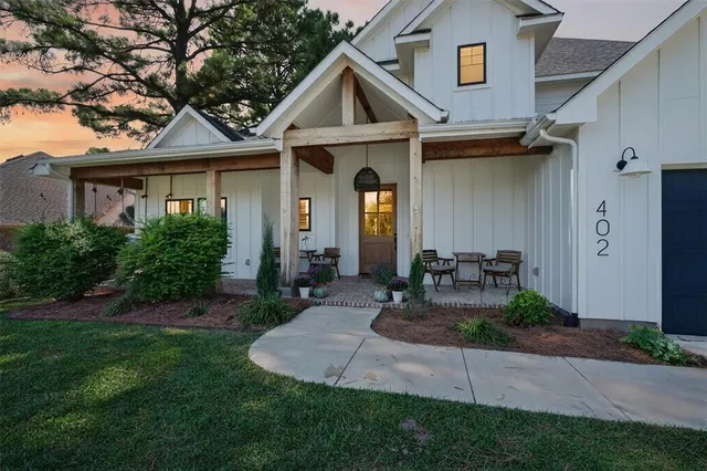 $735,000 | 402 Kiowa Drive West, Gainesville, TX 76240