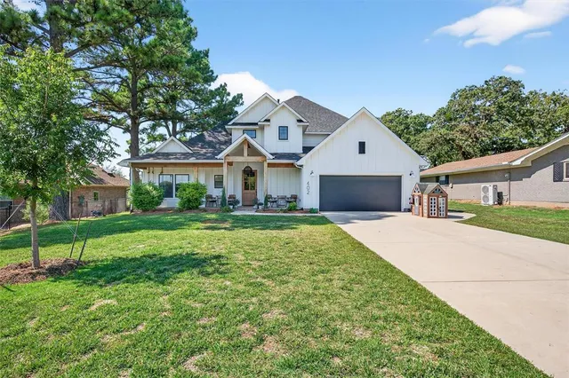 $735,000 | 402 Kiowa Drive West, Gainesville, TX 76240