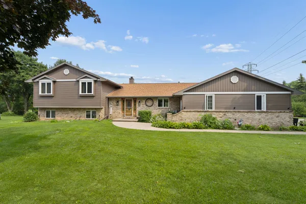 $599,900 | 926 Millbrook Drive, Neenah, WI 54956