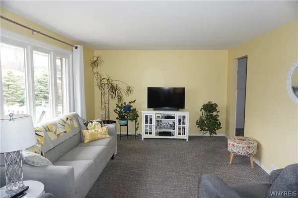 $259,900 | 87 Greenhill Terrace, West Seneca, NY 14224