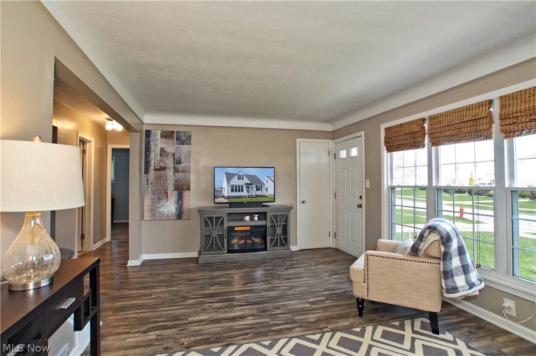 652 Pendley Road Willowick, OH 44095 - Photo 8 of 26