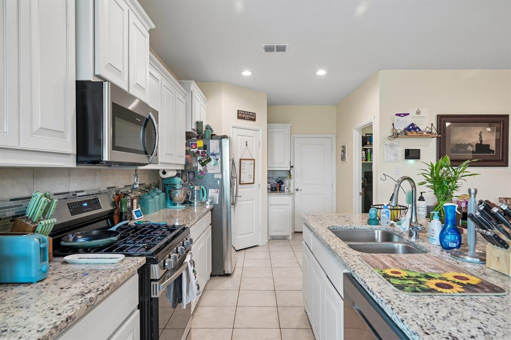 439 Helm Lane Azle, TX 76020 - Photo 13 of 40