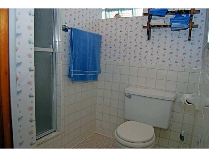 40 Glenn Way McKees Rocks, PA 15136 - Photo 17 of 24 Partial Bath. Lower level half bath with walk-in shower.