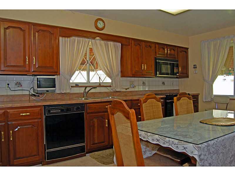 40 Glenn Way McKees Rocks, PA 15136 - Photo 7 of 24 Kitchen. Windows let in lots of natural light.