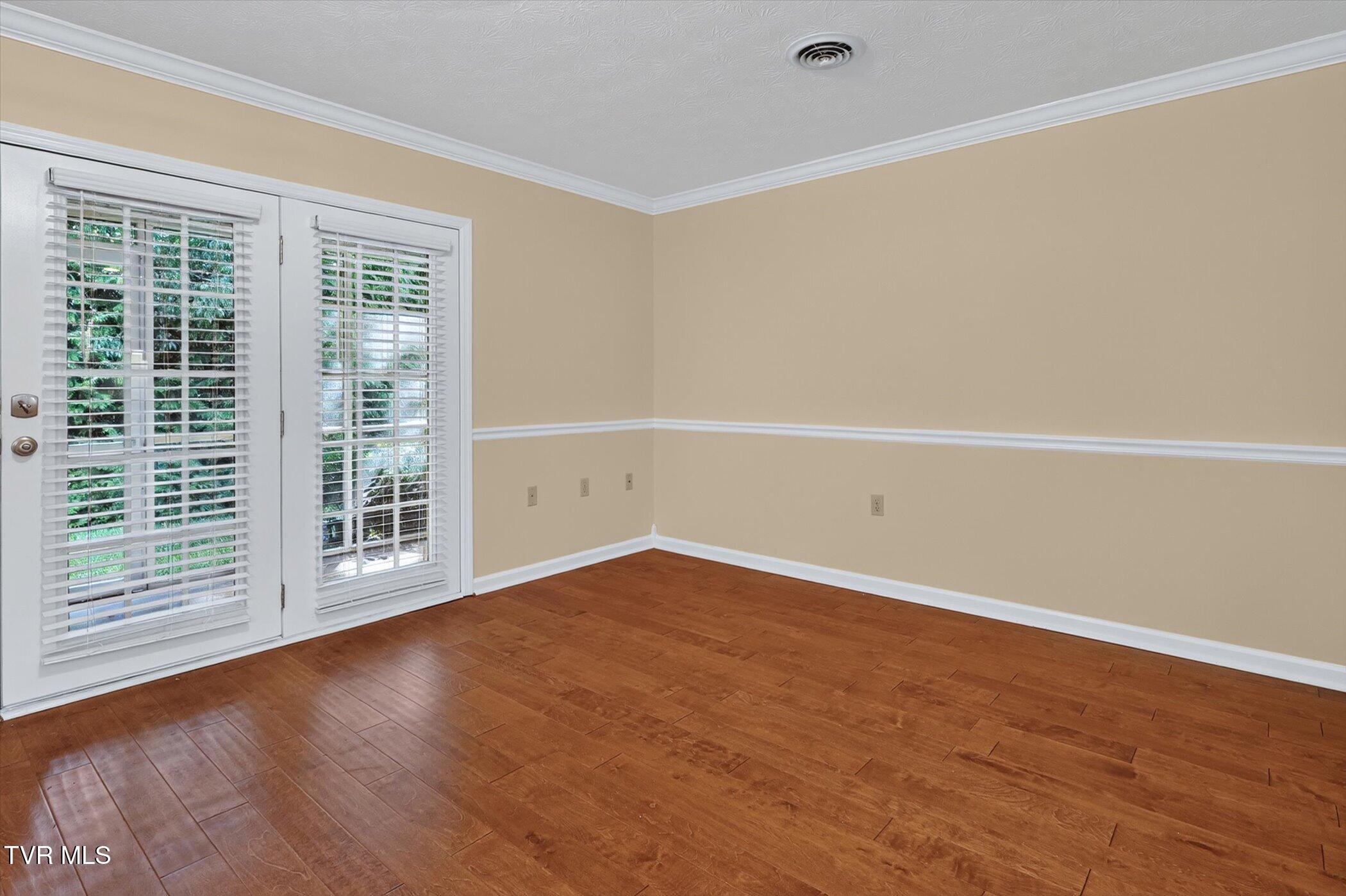 529 Hickory Road Bristol, TN 37620 - Photo 4 of 28 05-529-Hickory-Rd-WindowStill-Photograph