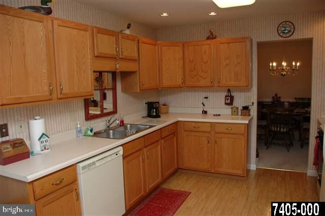 3123 Lakefield Road York, PA 17402 - Photo 3 of 10 Gallery Image 3