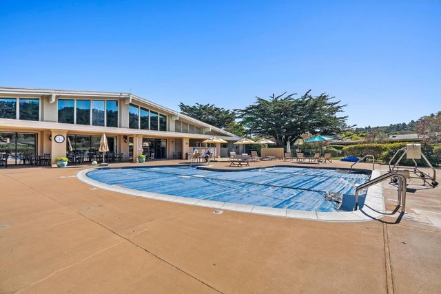 a view of houses with sky view