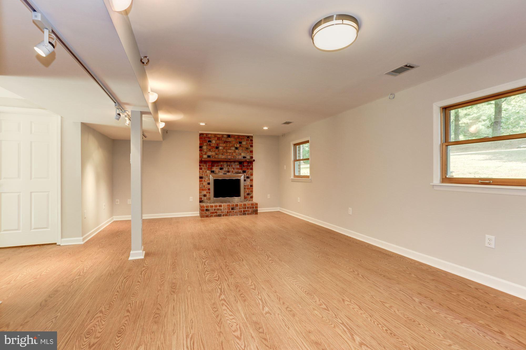 1712 Lauterbach Road Finksburg, MD 21048 - Photo 23 of 44 Spacious room for entertaining, new floors thru-ou