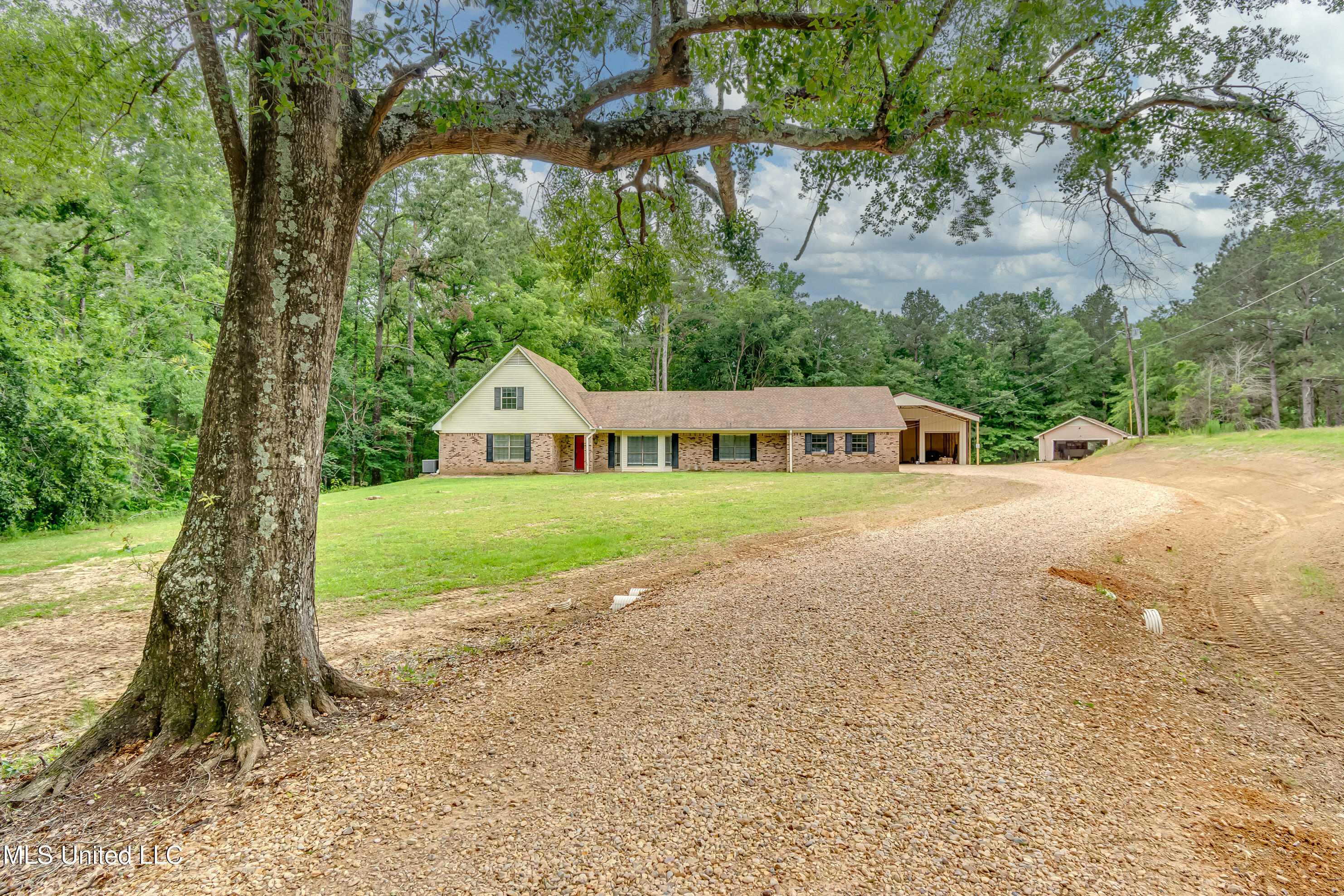 1597 Old Lake Road Brandon, MS 39042 - Photo 1 of 50 1597 Old Lake Rd-86