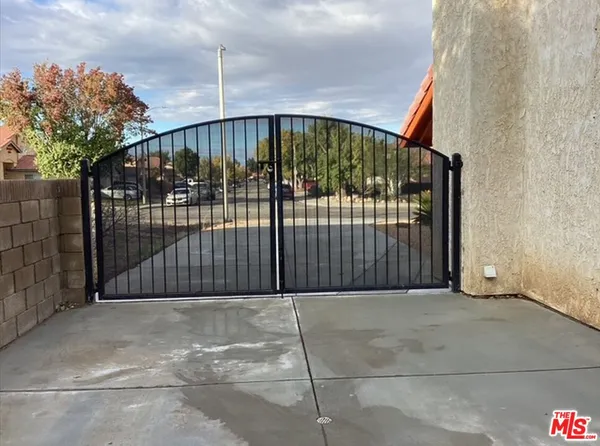 $629,777 | 1518 East Ave J 12, Lancaster, CA 93535