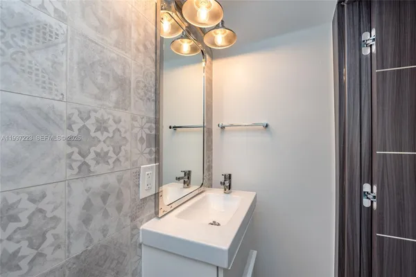 $4,000 | 3000 Bird Avenue, Unit 3C, Coconut Grove, FL 33133