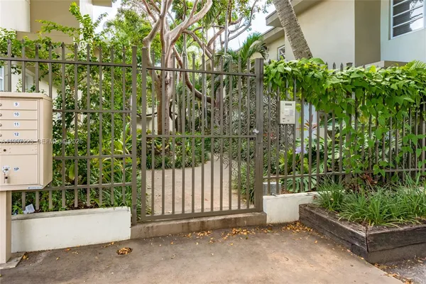 $4,000 | 3000 Bird Avenue, Unit 3C, Coconut Grove, FL 33133