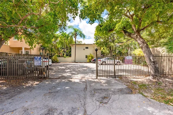 $4,000 | 3000 Bird Avenue, Unit 3C, Coconut Grove, FL 33133