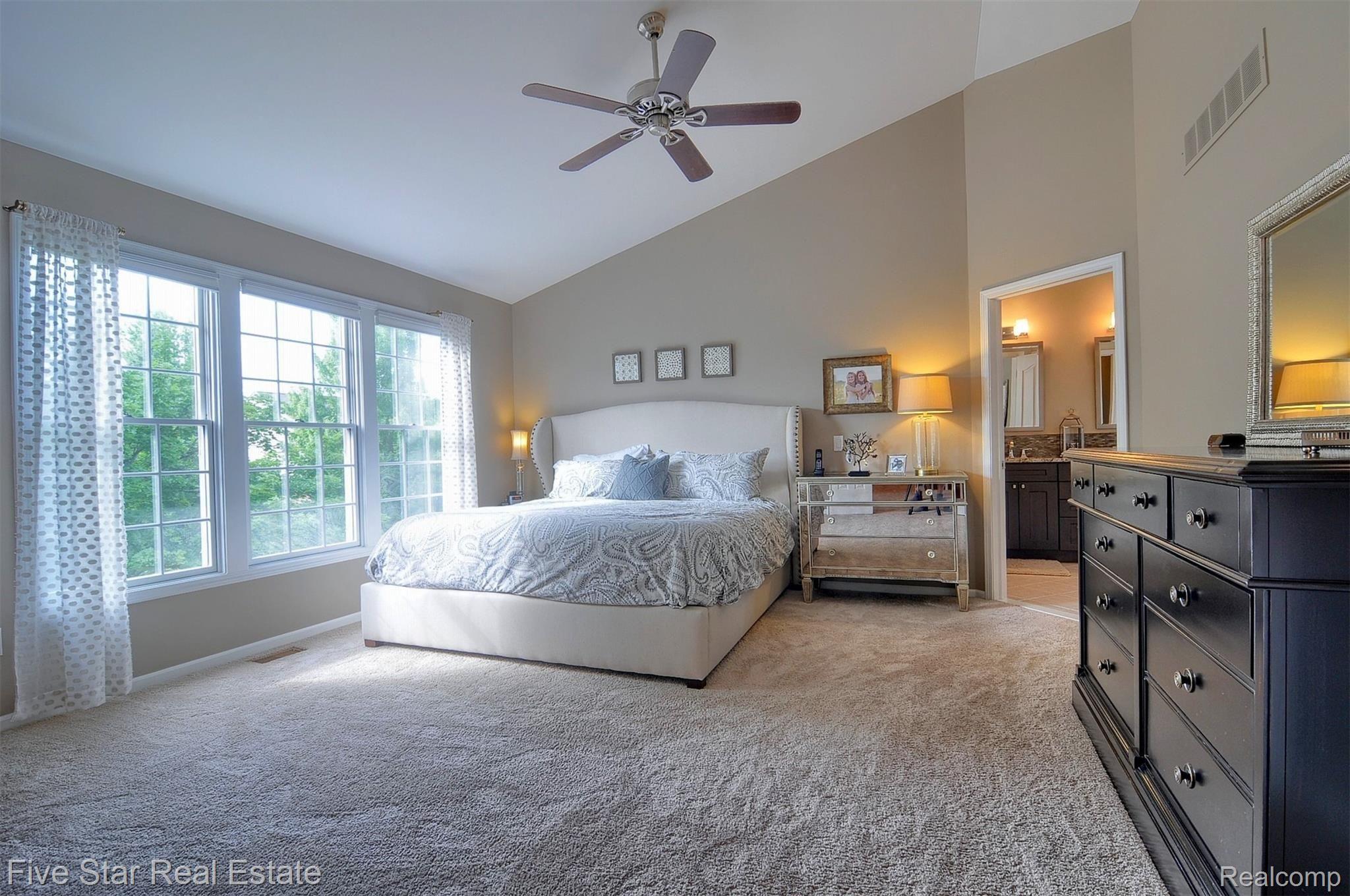 720 Loggers Circle Rochester, MI 48307 - Photo 27 of 63 27-Master Bedroom.jpg