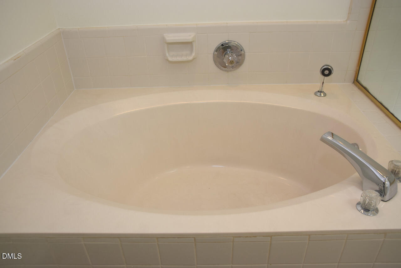 1015 Oak Lake Court Raleigh, NC 27606 - Photo 22 of 37 Soaking Tub