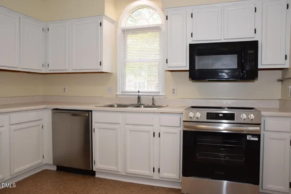 $1,895 | 1015 Oak Lake Court, Raleigh, NC 27606