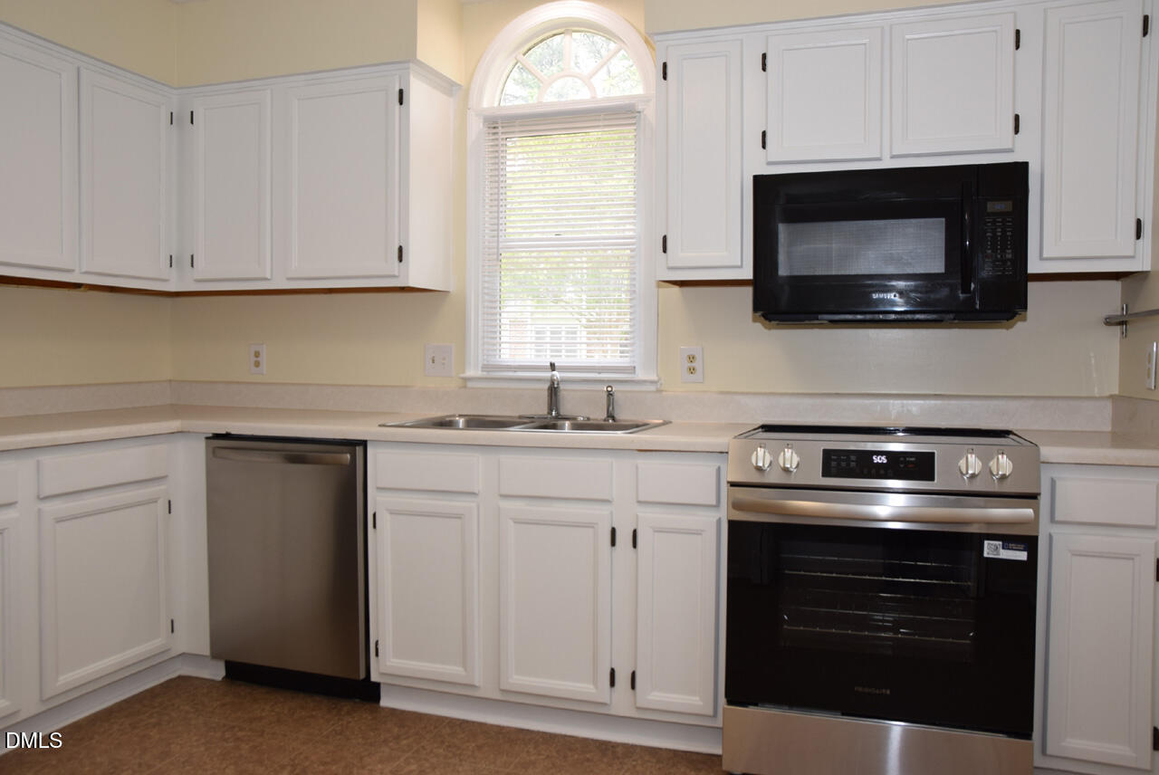 1015 Oak Lake Court Raleigh, NC 27606 - Photo 8 of 37 Kitchen