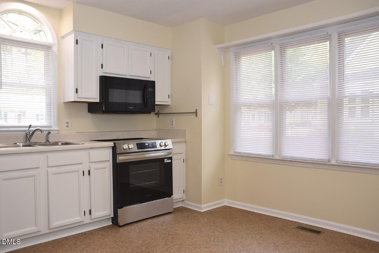 1015 Oak Lake Court Raleigh, NC 27606 - Photo 9 of 37 Kitchen