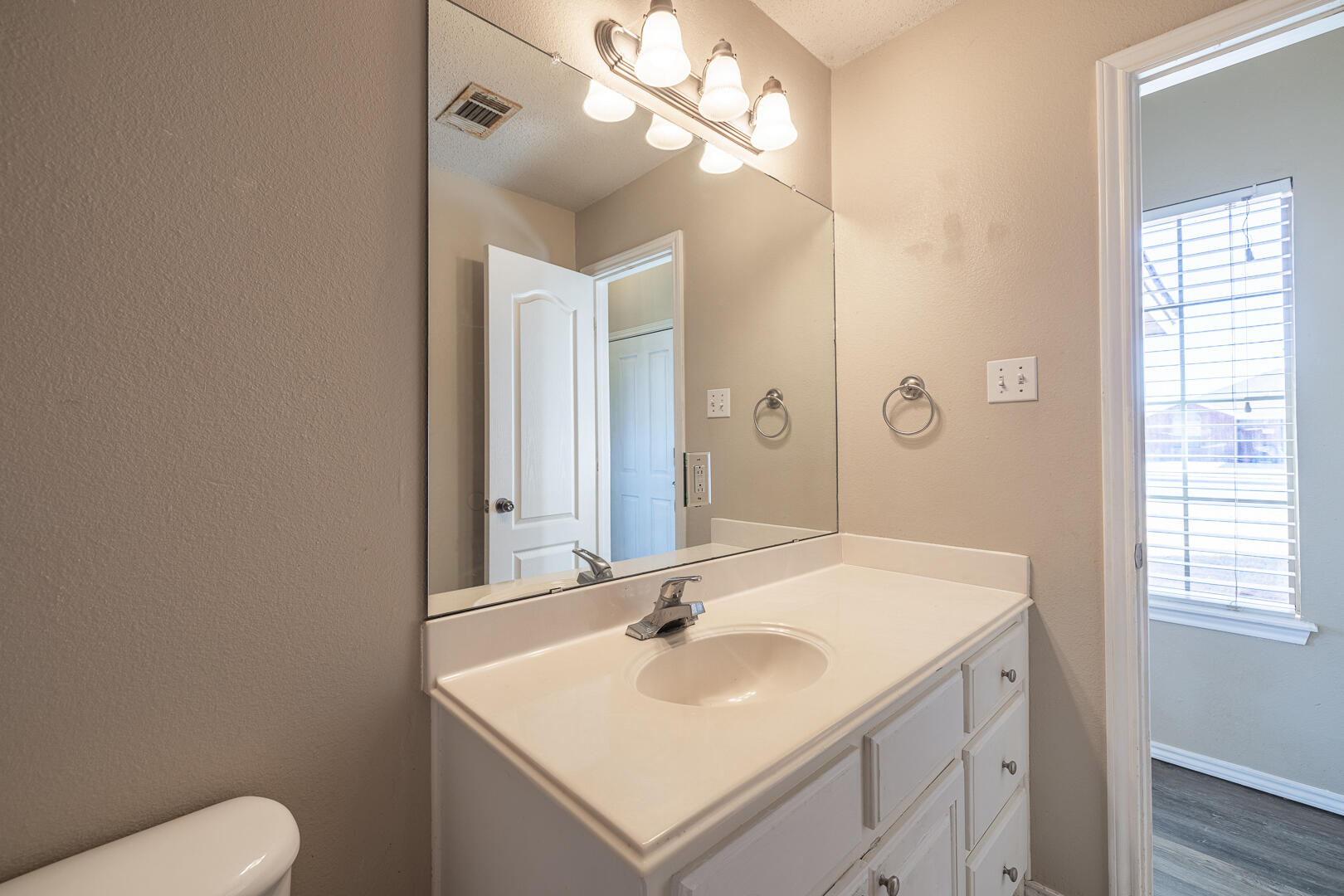 9702 Vernon Avenue Lubbock, TX 79423 - Photo 15 of 43 1-15