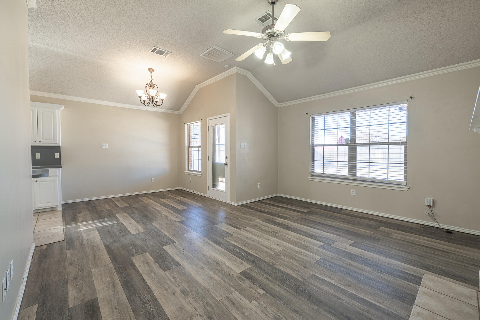 9702 Vernon Avenue Lubbock, TX 79423 - Photo 6 of 43 1-6