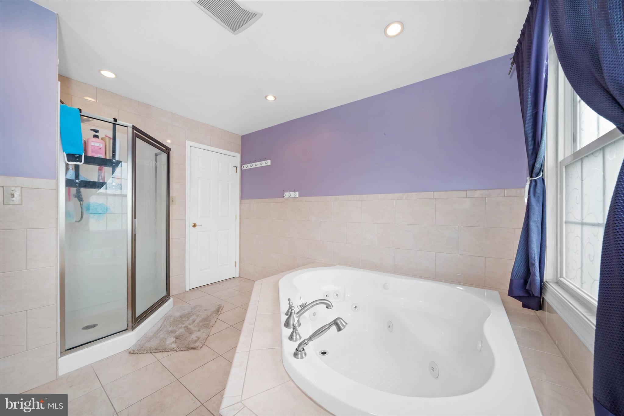 1331 Cherry Tree Road Aston, PA 19014 - Photo 15 of 40 a bathroom with a bathtub and shower