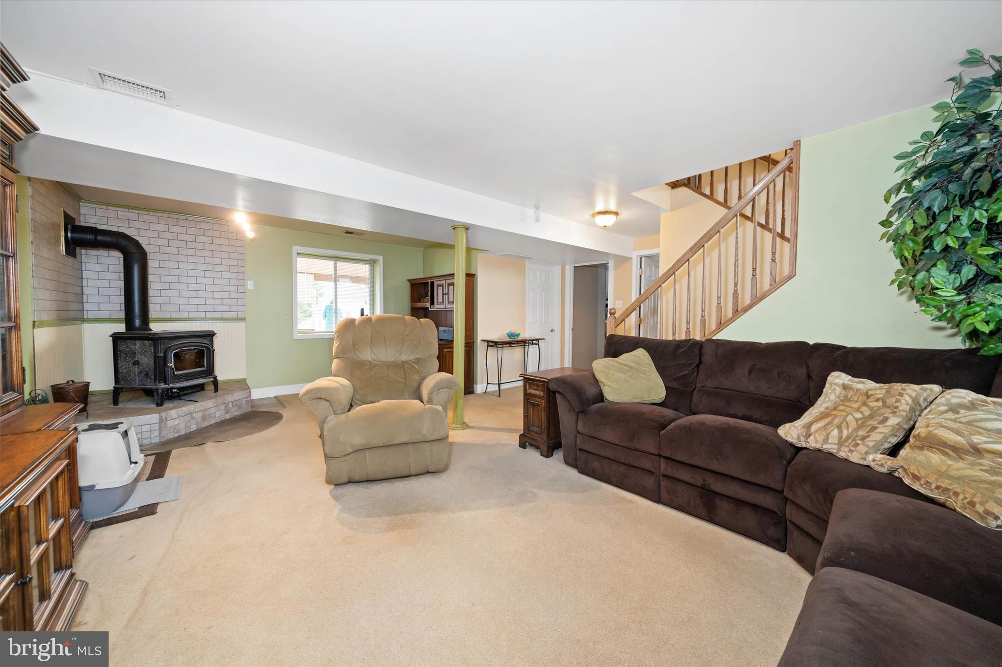 1331 Cherry Tree Road Aston, PA 19014 - Photo 27 of 40 a living room with furniture and a flat screen tv