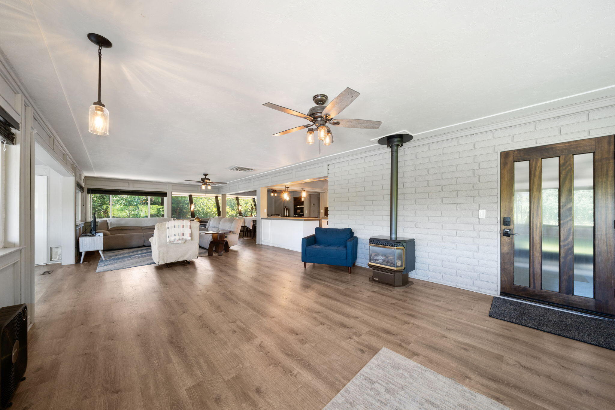 3317 Riverside Drive Anderson, CA 96007 - Photo 13 of 77 Living Room